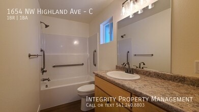 1654 NW Highland Ave in Grants Pass, OR - Building Photo - Building Photo