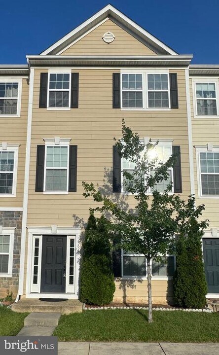 25628 Pleasant Valley Rd in Chantilly, VA - Building Photo