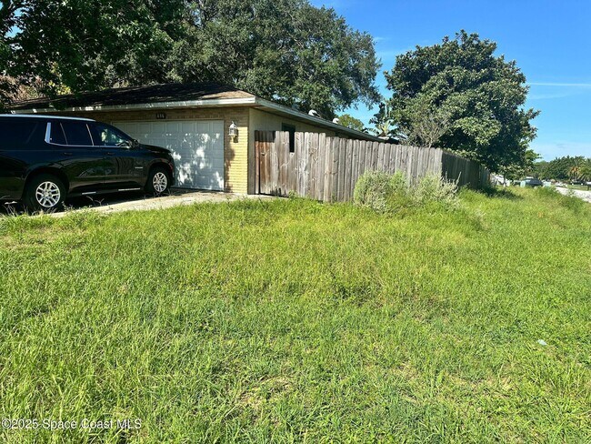 836 Glencove Ave NW in Palm Bay, FL - Building Photo - Building Photo