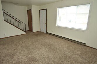 3615-3617 13th Ave N in Grand Forks, ND - Building Photo - Building Photo