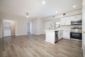 1644 W Mistletoe Ave in San Antonio, TX - Building Photo - Building Photo
