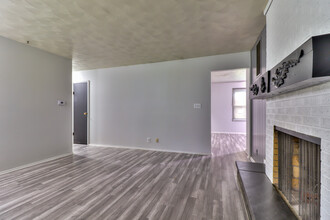 1911 Easy St in Urbana, IL - Building Photo - Building Photo