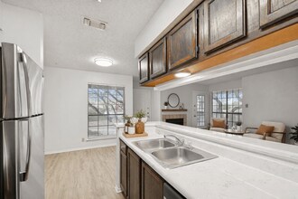 Carmel at Deerfield in San Antonio, TX - Foto de edificio - Building Photo