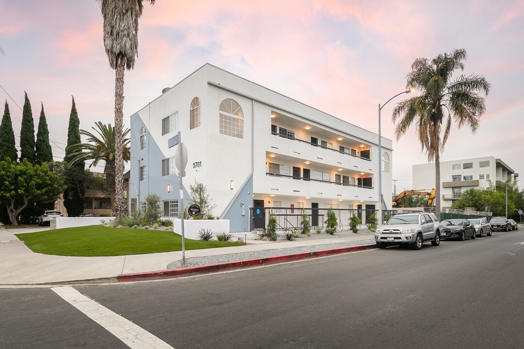 3701 Hughes Ave in Los Angeles, CA - Building Photo