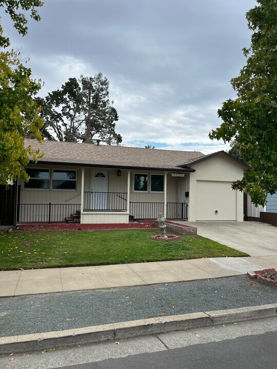 2545 Fourth St in Livermore, CA - Building Photo