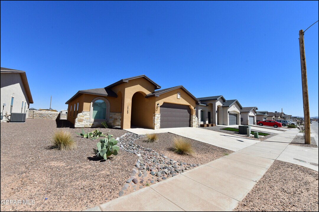 15149 Imagine Dr in El Paso, TX - Building Photo