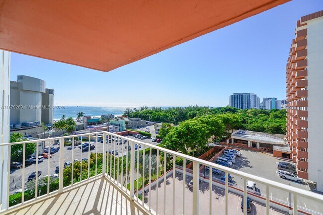 3000 E Sunrise Blvd in Fort Lauderdale, FL - Building Photo - Building Photo