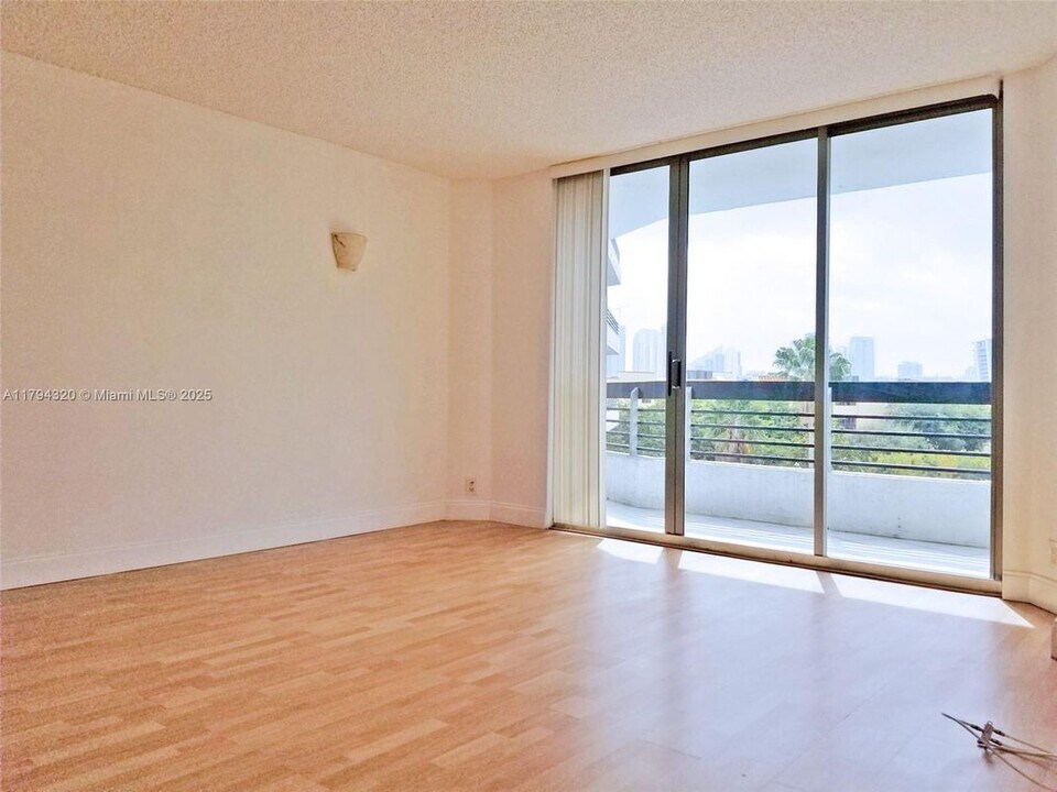3400 NE 192 St in Aventura, FL - Building Photo