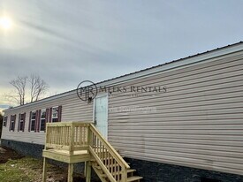 64 Richardson Ln in Ona, WV - Building Photo