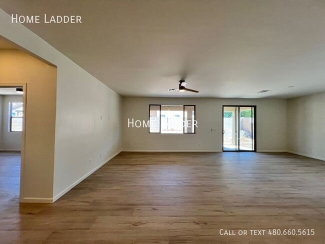 1536 E Elegante Dr in Casa Grande, AZ - Building Photo - Building Photo