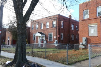 3209 Buena Vista Ter SE in Washington, DC - Building Photo - Building Photo