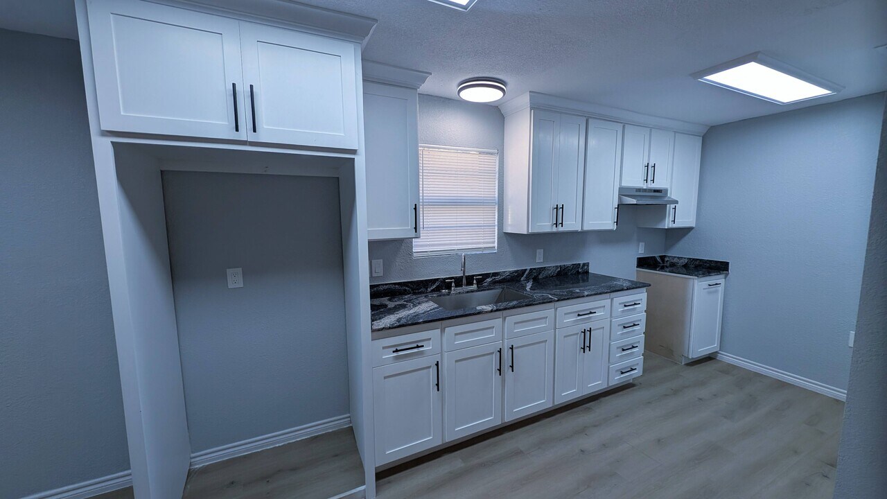 3002 Blaine St in Laredo, TX - Building Photo