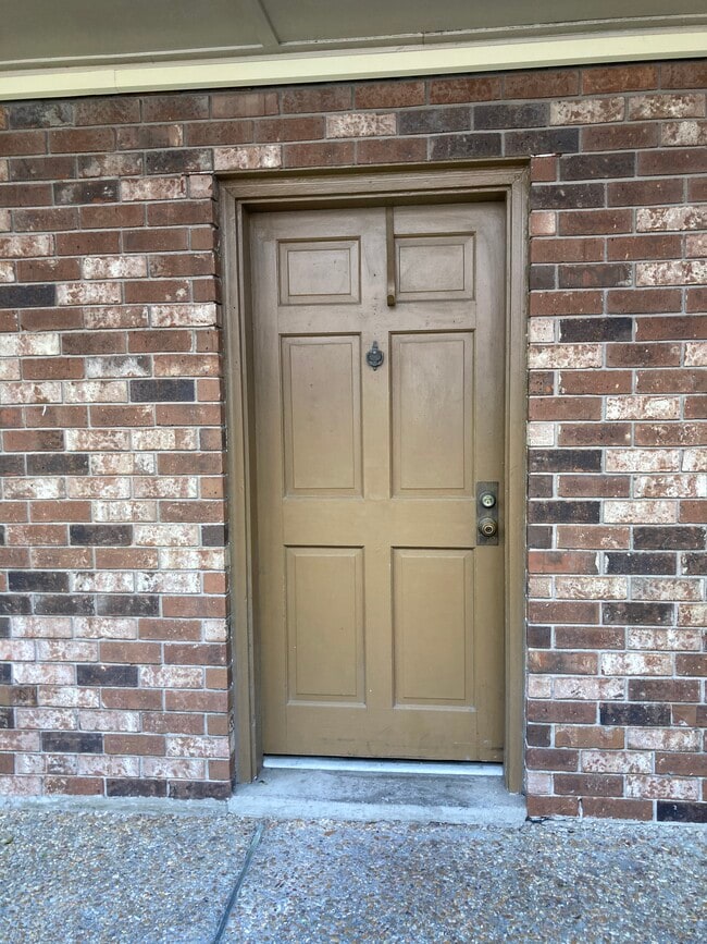 property at 3320 N Arnoult Rd