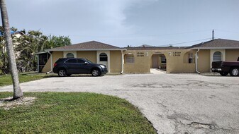 13426 Pine Needle Ln in Ft. Myers, FL - Building Photo