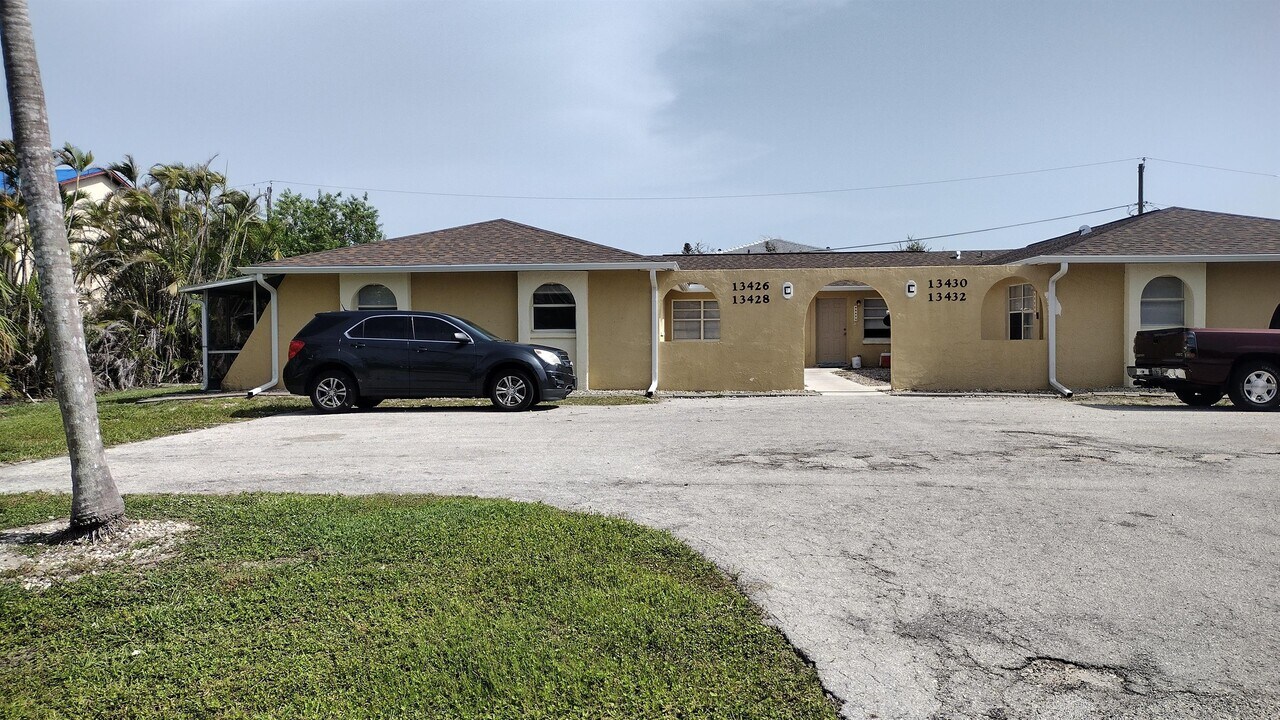 13426 Pine Needle Ln in Ft. Myers, FL - Building Photo