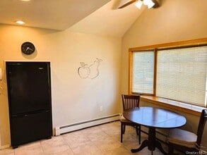 33 Chapel Ln in Levittown, NY - Building Photo - Building Photo