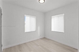 400 NW 47th St in Miami, FL - Building Photo - Building Photo