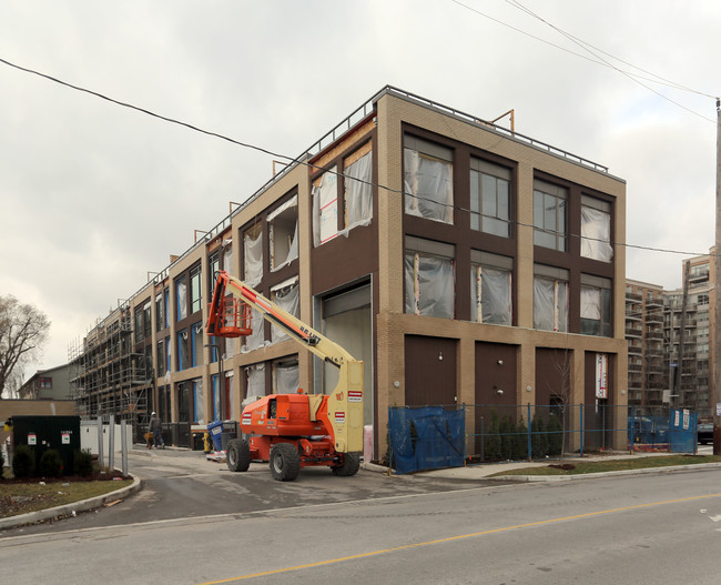 643 Lawrence Ave W in Toronto, ON - Building Photo - Building Photo