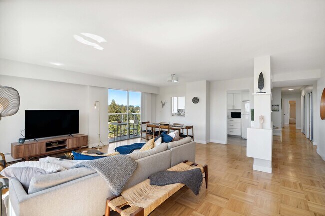 5976 Tisdall St in Vancouver, BC - Building Photo - Building Photo