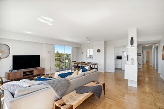 Shannon Tower in Vancouver, BC - Building Photo - Building Photo