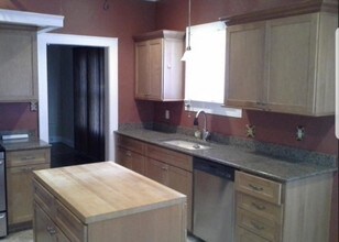 323 Furr Dr in San Antonio, TX - Building Photo - Building Photo