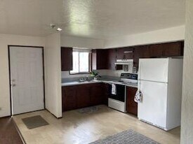 234 SE Darrell Ave in Winston, OR - Building Photo