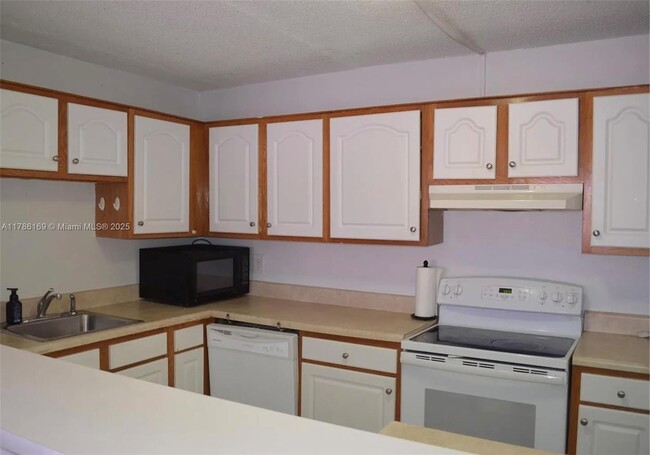 14830 Naranja Lakes Blvd in Homestead, FL - Building Photo - Building Photo