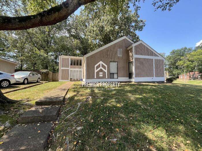 3357 E Oak Side Dr in Memphis, TN - Building Photo