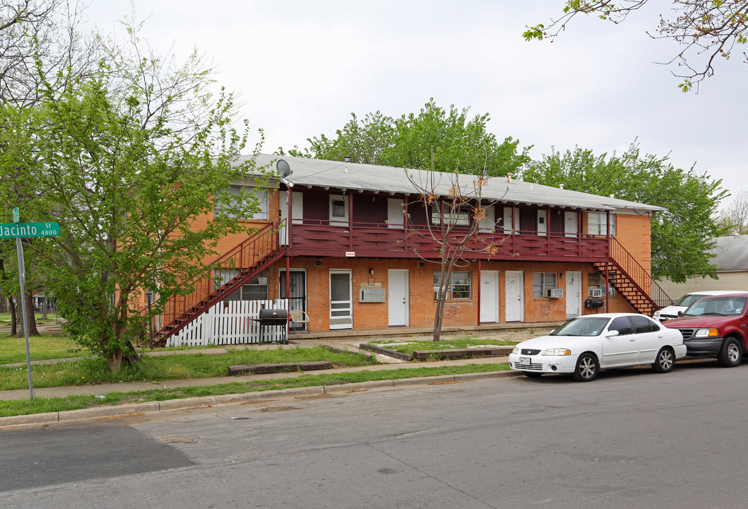 Este Nair in Dallas, TX - Building Photo