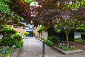 Queen Anne Square in Seattle, WA - Building Photo - Building Photo