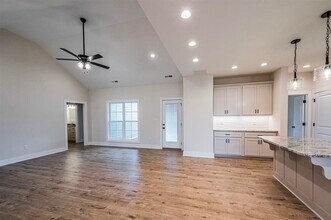 2437 Topeka Rd in Bowling Green, KY - Building Photo - Building Photo