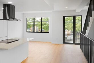 1376 SW 4th St in Miami, FL - Foto de edificio - Building Photo