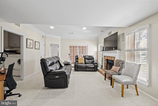 21515 Trowbridge Sq
