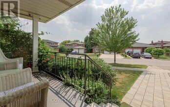 3 Pottery Crescent in Brampton, ON - Building Photo - Building Photo