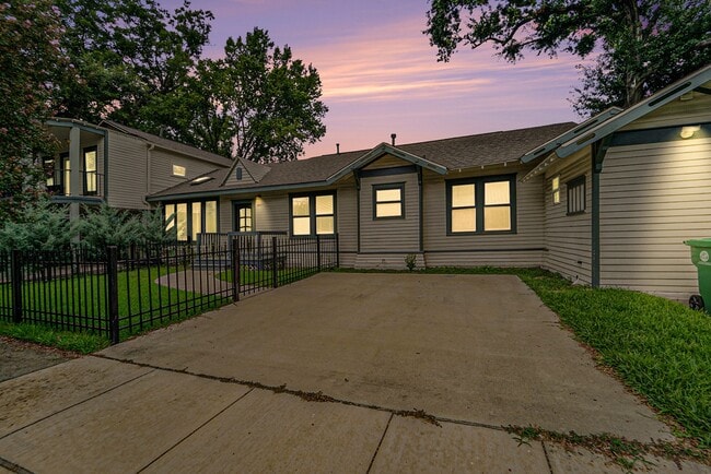 property at 2821 Morrison St
