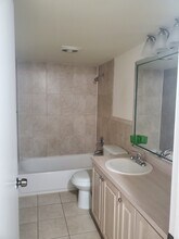 10810 SW 88th St in Miami, FL - Foto de edificio - Building Photo
