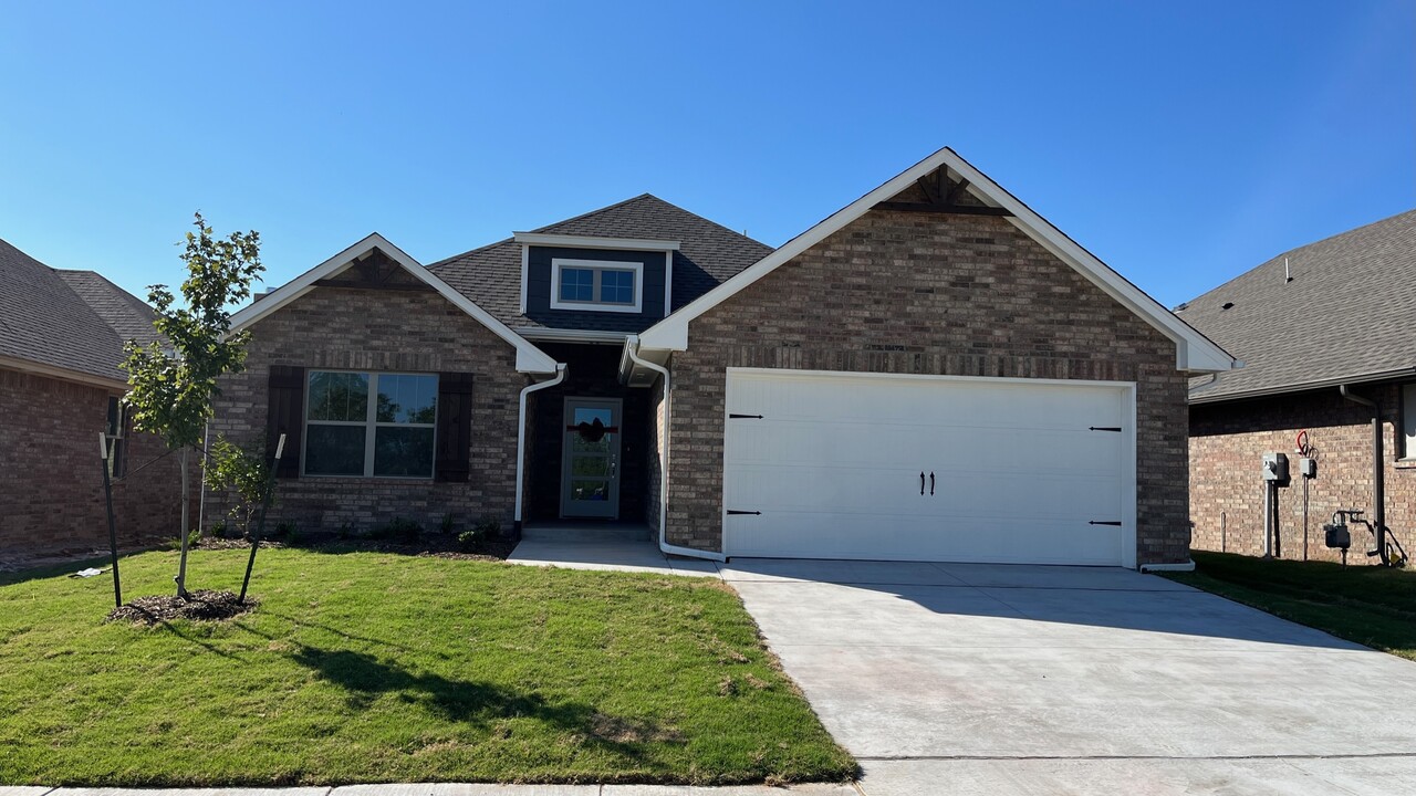 12213 Brinley Reign Dr in Yukon, OK - Building Photo