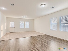 140 Seneca Loop in Kyle, TX - Building Photo - Building Photo