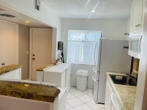 139 Sparrow Dr in Royal Palm Beach, FL - Foto de edificio - Building Photo