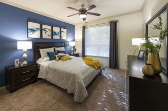 8877 Lakes at 610 Dr in Houston, TX - Building Photo - Building Photo