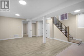 6120 Clover Ridge Crescent in Mississauga, ON - Building Photo - Building Photo