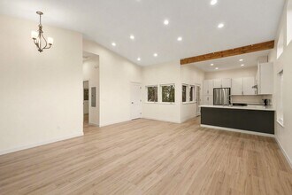 8440 12th Ave SW in Seattle, WA - Building Photo - Building Photo