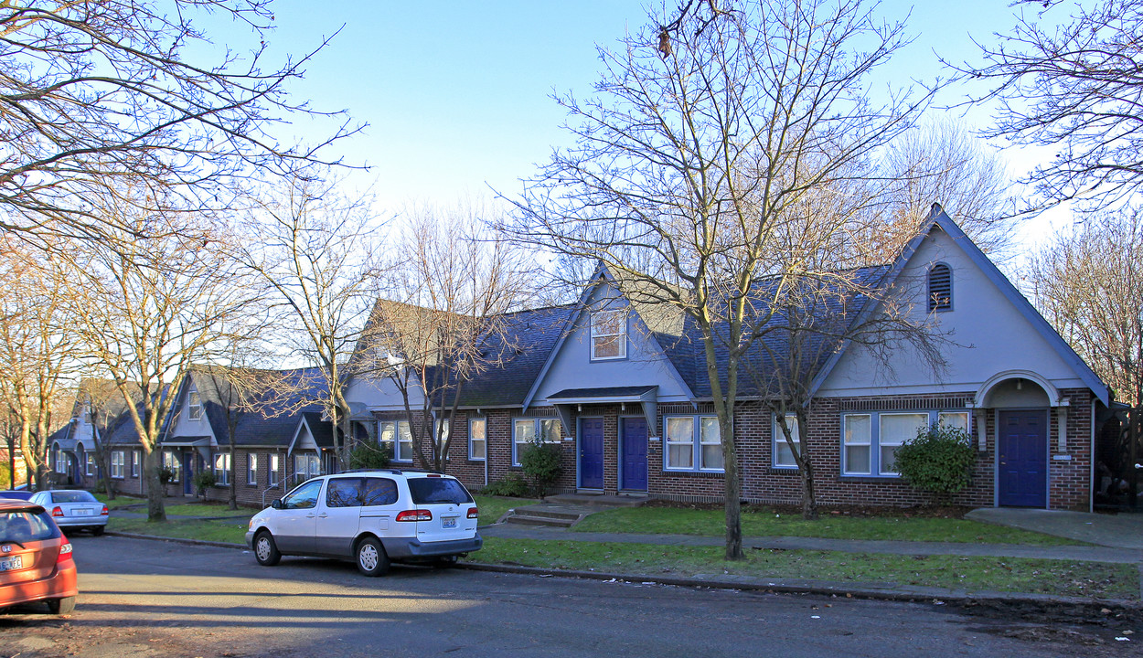 Columbia Court in Seattle, WA - Building Photo