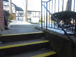 133 B Parkside Dr in Suffern, NY - Foto de edificio - Building Photo