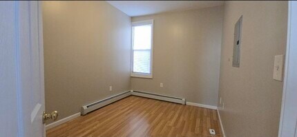 18 E 17th St in Bayonne, NJ - Building Photo - Building Photo