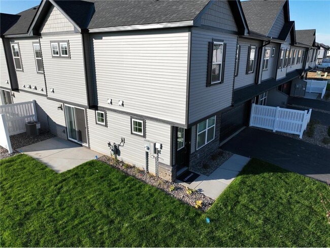 5285 Long Pointe Pass in Woodbury, MN - Building Photo - Building Photo