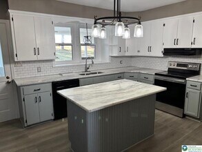 321 Keystone Dr in Nazareth, PA - Foto de edificio - Building Photo