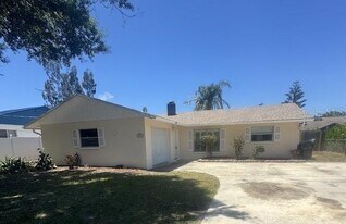4509 Brooksdale Dr in Sarasota, FL - Building Photo