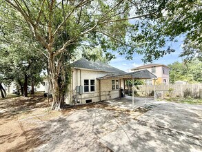 641 Mehlenbacher Rd in Belleair Bluffs, FL - Foto de edificio - Building Photo