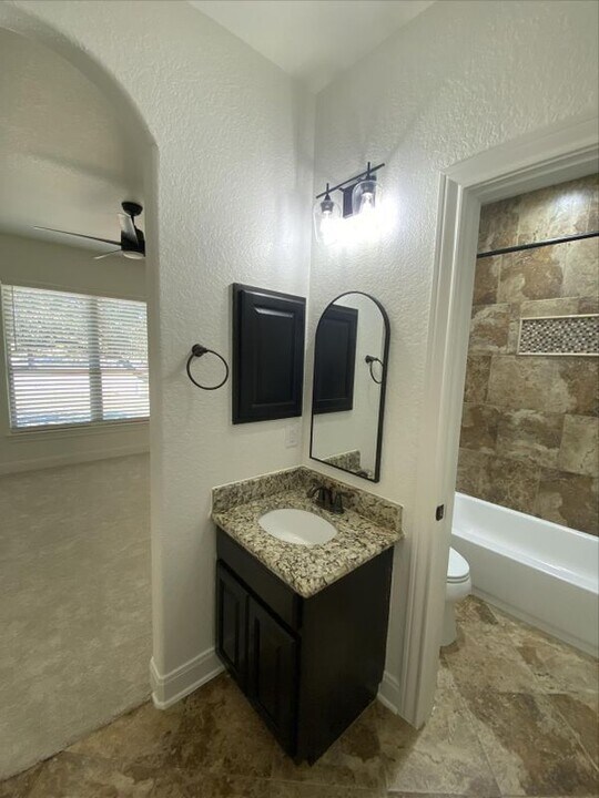 1048 Diretto Dr in New Braunfels, TX - Building Photo